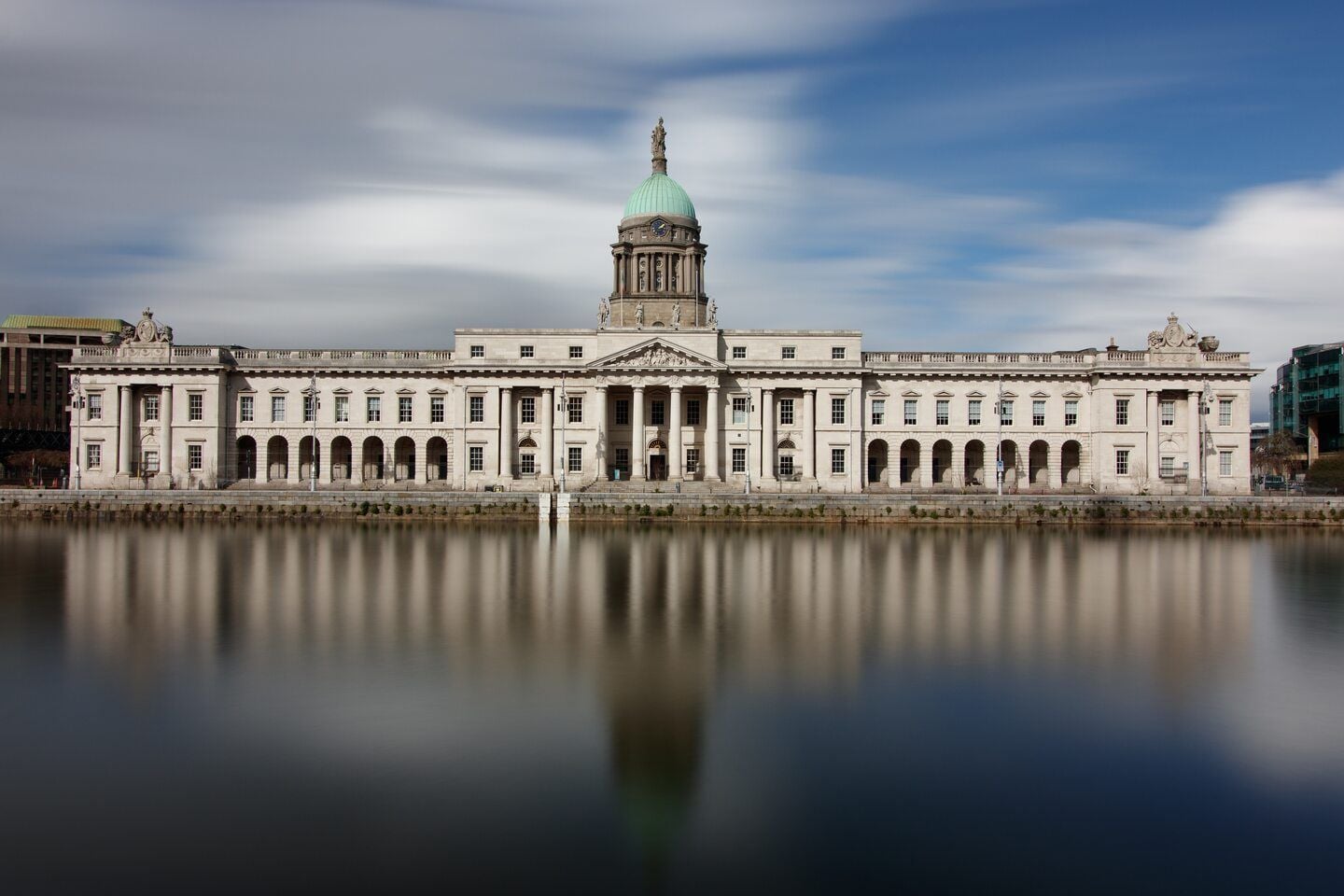 O Governo irlandês anuncia um inquérito estatutário sobre o abuso sexual de crianças em escolas geridas por ordens religiosas